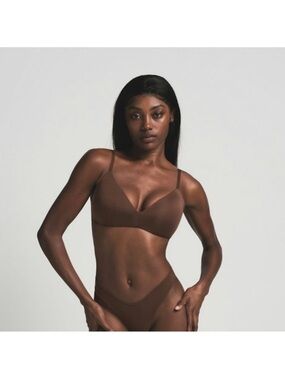 SKIMS Wireless Push-Up Plunge Bra in Cocoa sz 34DDD 34F